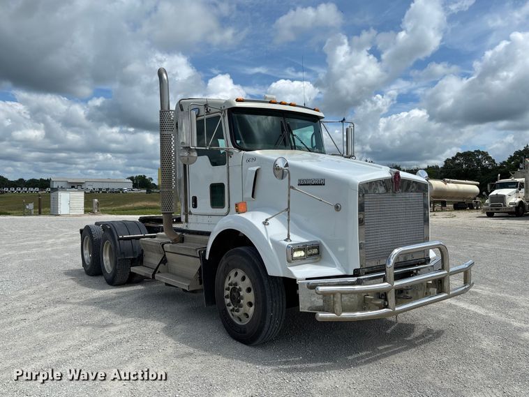 image for item FC1729 2020 Kenworth T800 semi truck
