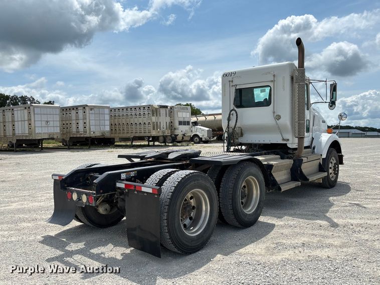 image for item FC1729 2020 Kenworth T800 semi truck