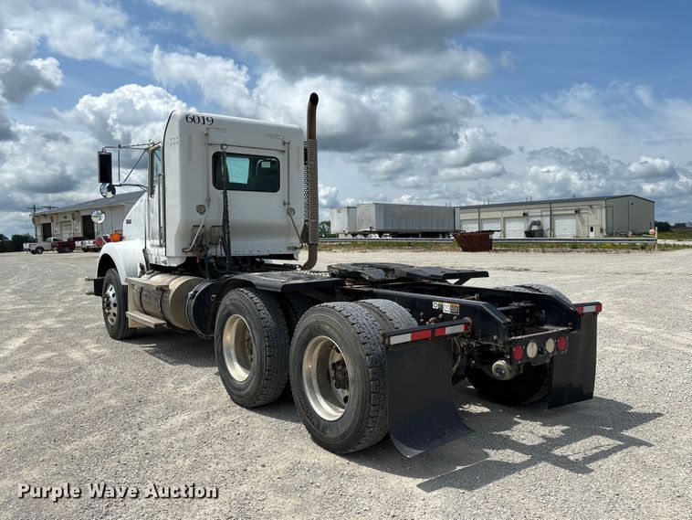 image for item FC1729 2020 Kenworth T800 semi truck
