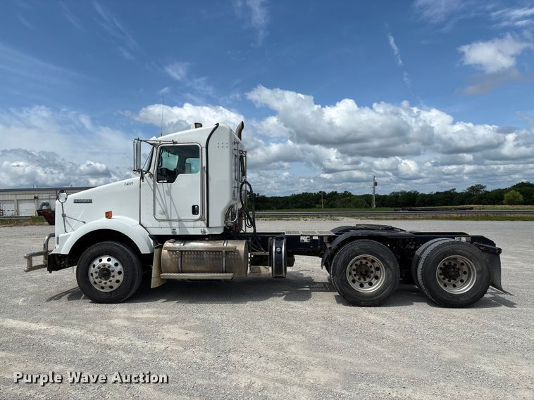 image for item FC1729 2020 Kenworth T800 semi truck