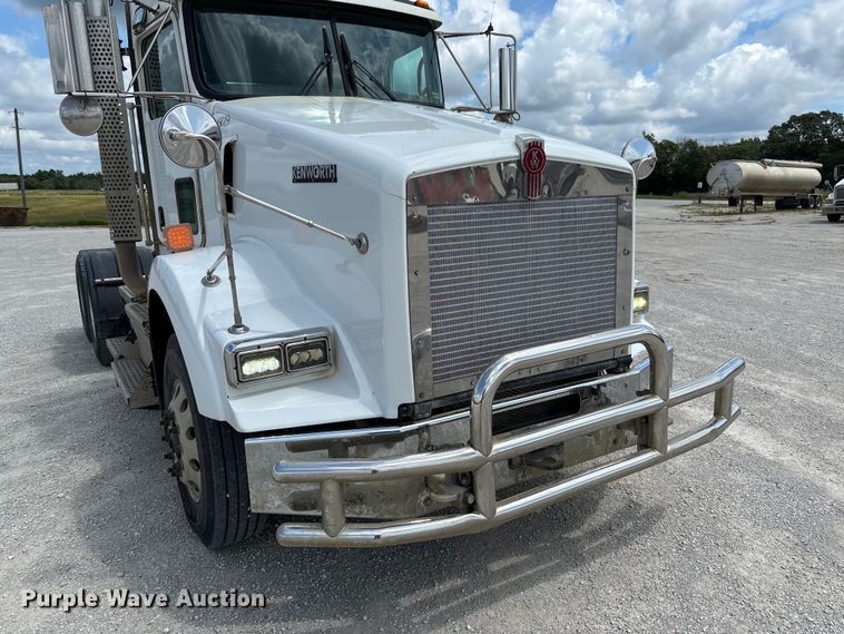 image for item FC1729 2020 Kenworth T800 semi truck