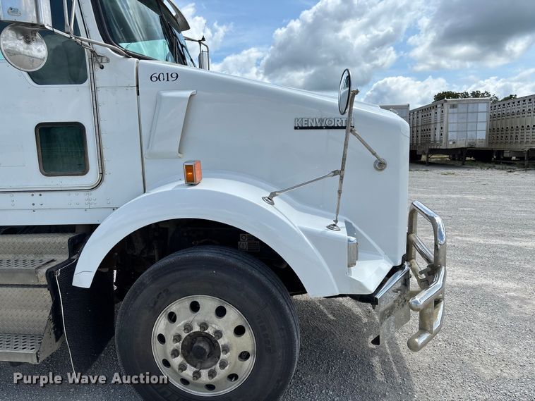 image for item FC1729 2020 Kenworth T800 semi truck