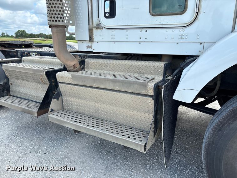 image for item FC1729 2020 Kenworth T800 semi truck