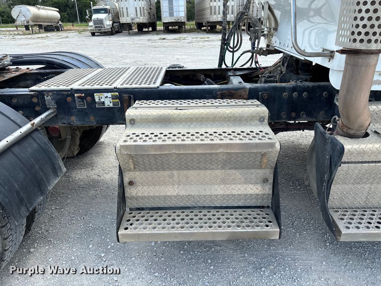 image for item FC1729 2020 Kenworth T800 semi truck