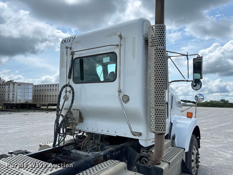 image for item FC1729 2020 Kenworth T800 semi truck
