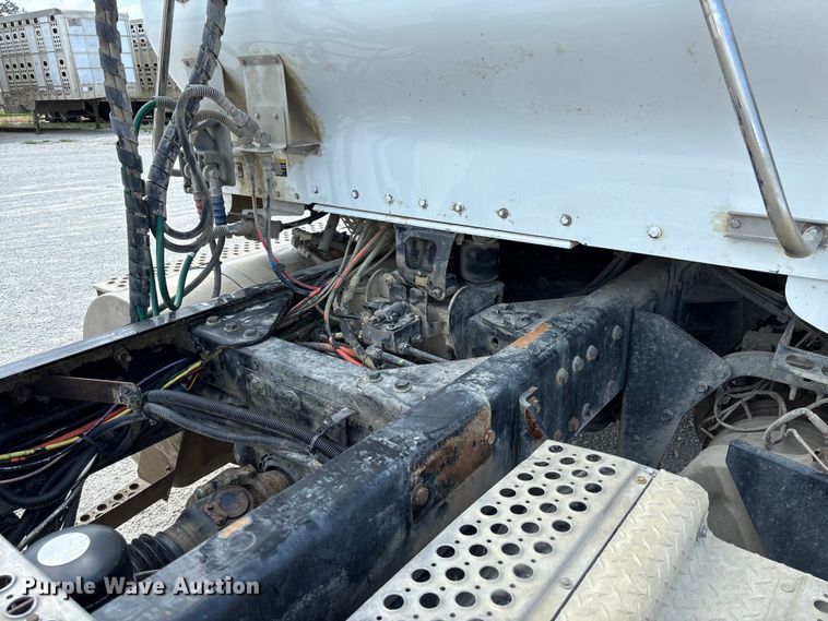 image for item FC1729 2020 Kenworth T800 semi truck