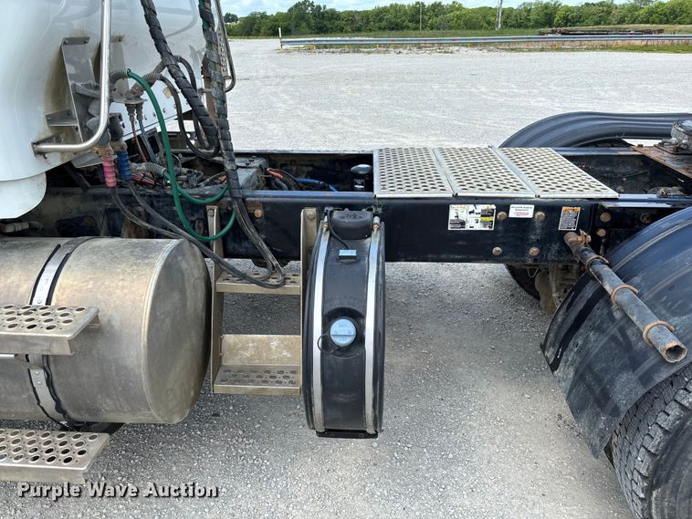 image for item FC1729 2020 Kenworth T800 semi truck