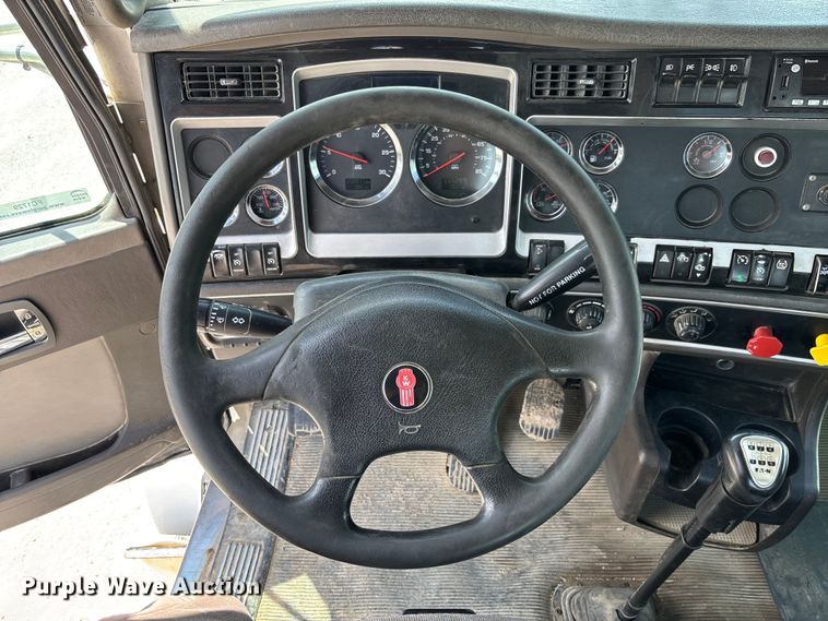image for item FC1729 2020 Kenworth T800 semi truck