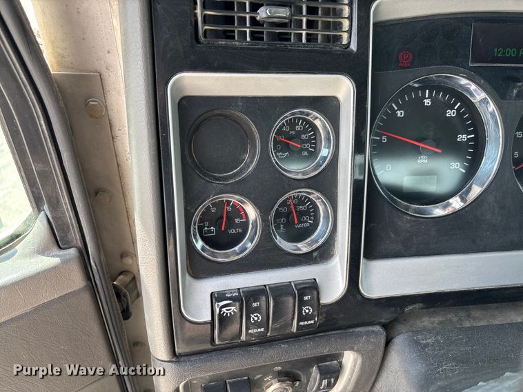 image for item FC1729 2020 Kenworth T800 semi truck