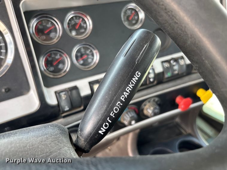 image for item FC1729 2020 Kenworth T800 semi truck