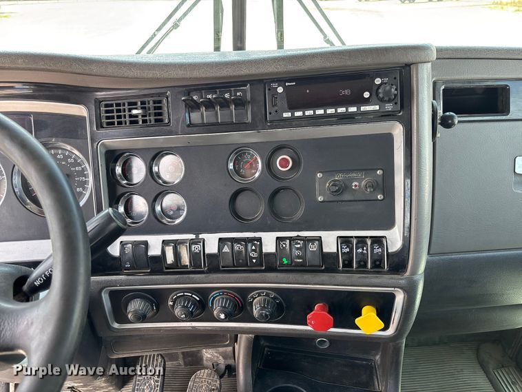 image for item FC1729 2020 Kenworth T800 semi truck