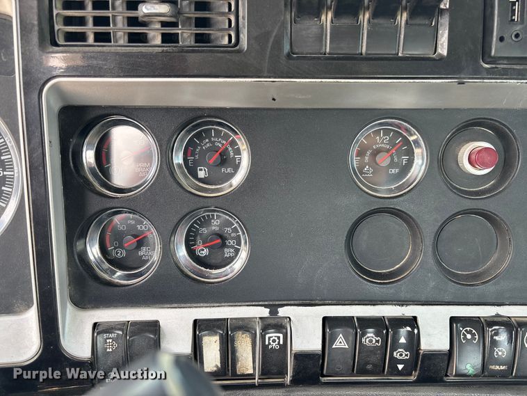 image for item FC1729 2020 Kenworth T800 semi truck