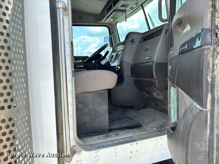 image for item FC1729 2020 Kenworth T800 semi truck