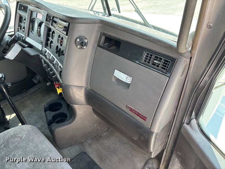 image for item FC1729 2020 Kenworth T800 semi truck