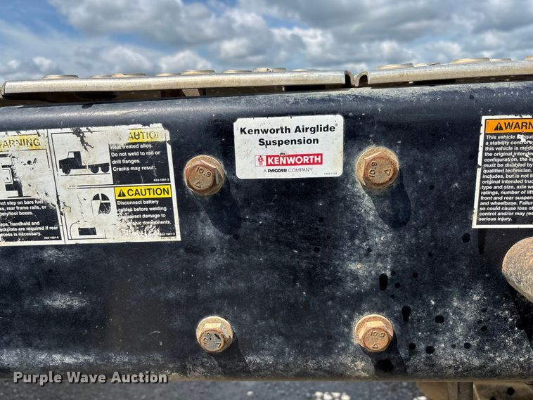 image for item FC1729 2020 Kenworth T800 semi truck