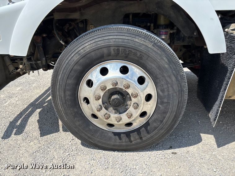image for item FC1729 2020 Kenworth T800 semi truck