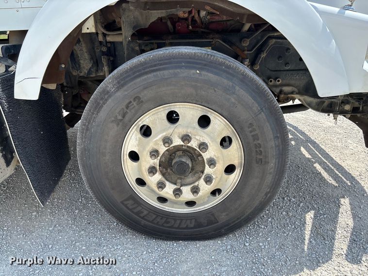 image for item FC1729 2020 Kenworth T800 semi truck
