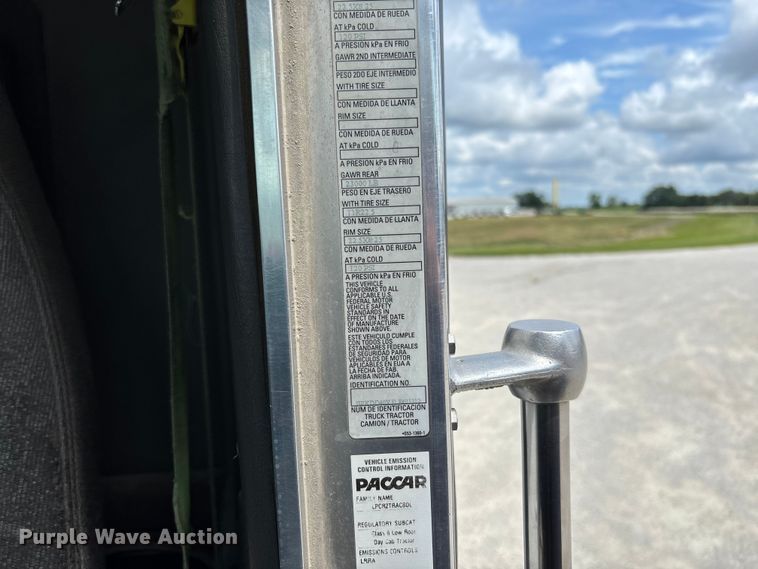 image for item FC1729 2020 Kenworth T800 semi truck