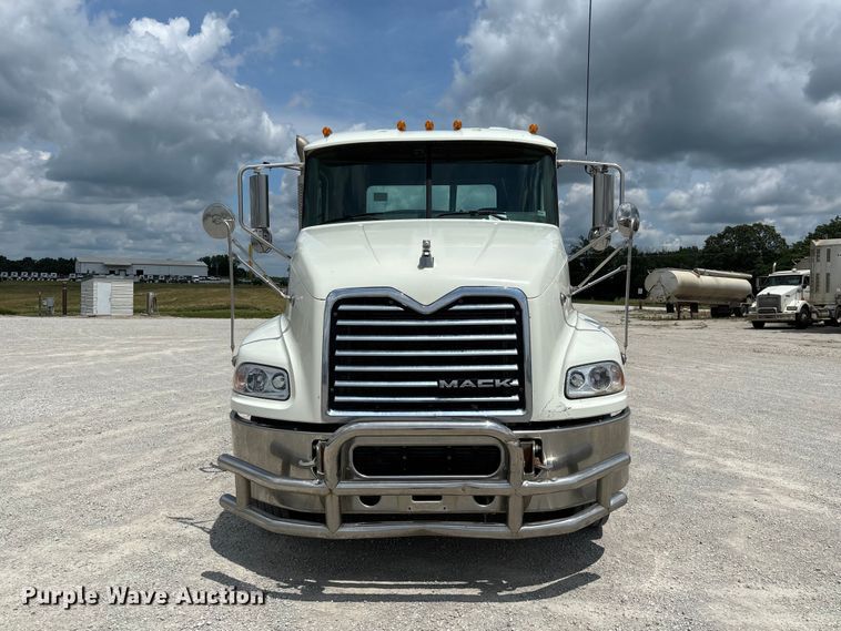 image for item FC1730 2016 Mack CXU613 semi truck
