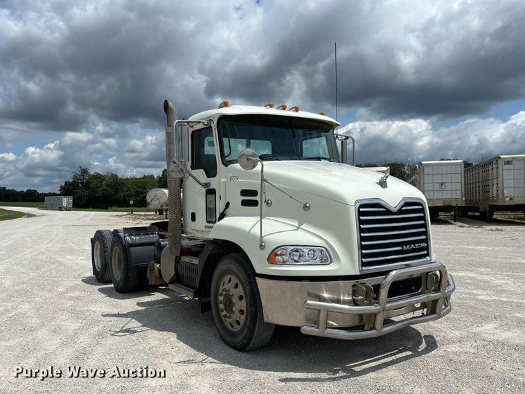 image for item FC1730 2016 Mack CXU613 semi truck