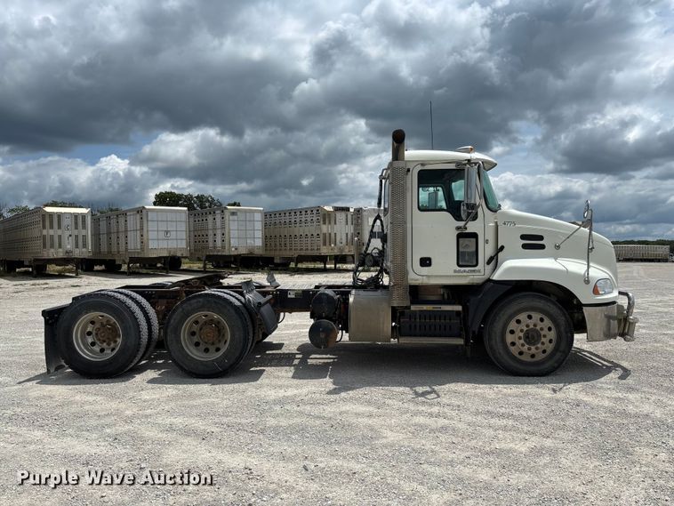 image for item FC1730 2016 Mack CXU613 semi truck