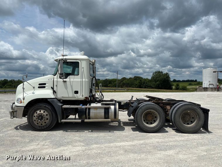 image for item FC1730 2016 Mack CXU613 semi truck