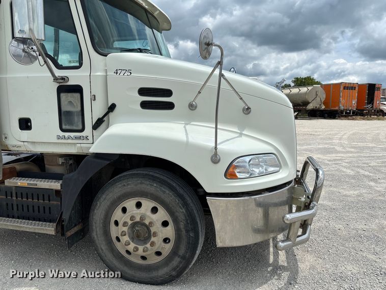 image for item FC1730 2016 Mack CXU613 semi truck