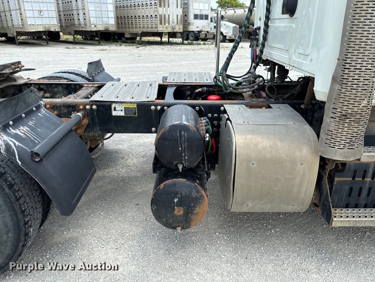 image for item FC1730 2016 Mack CXU613 semi truck