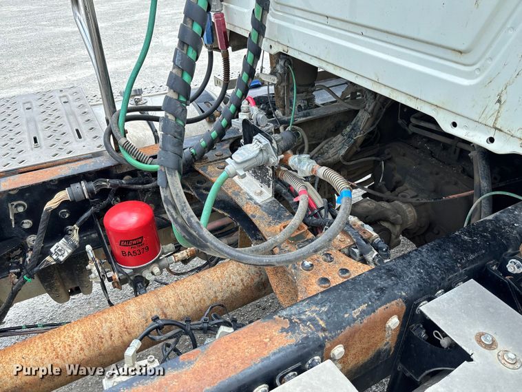 image for item FC1730 2016 Mack CXU613 semi truck