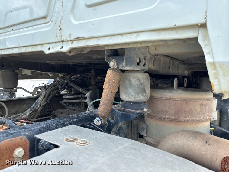 image for item FC1730 2016 Mack CXU613 semi truck