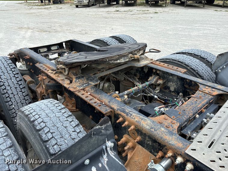 image for item FC1730 2016 Mack CXU613 semi truck