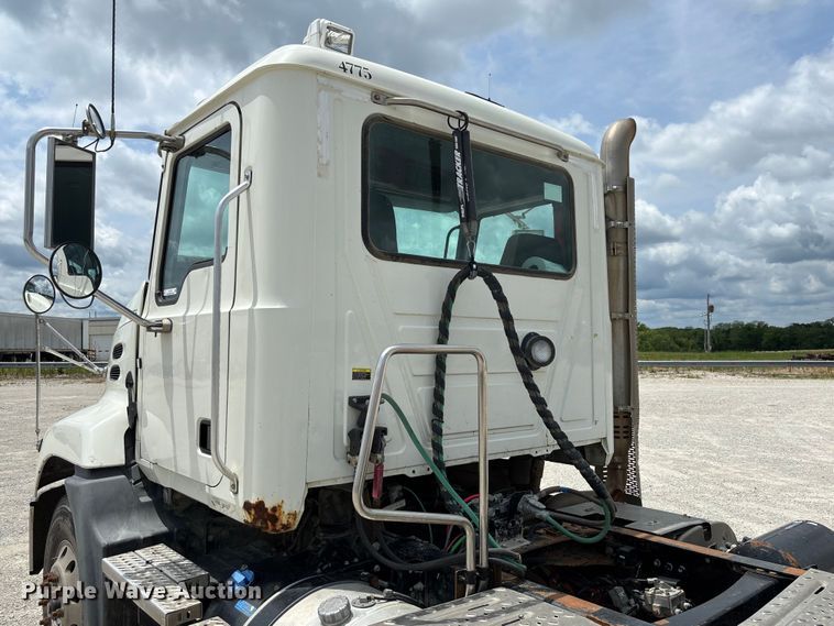 image for item FC1730 2016 Mack CXU613 semi truck