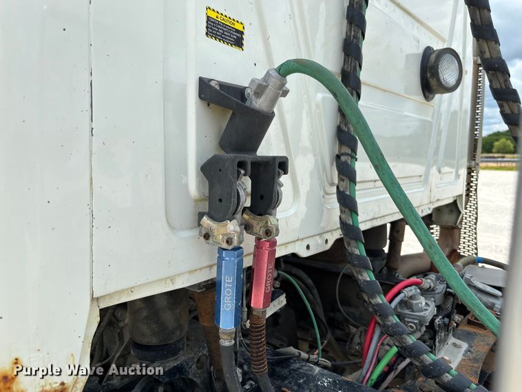 image for item FC1730 2016 Mack CXU613 semi truck