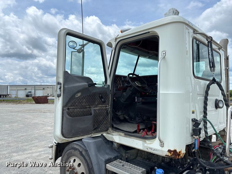 image for item FC1730 2016 Mack CXU613 semi truck