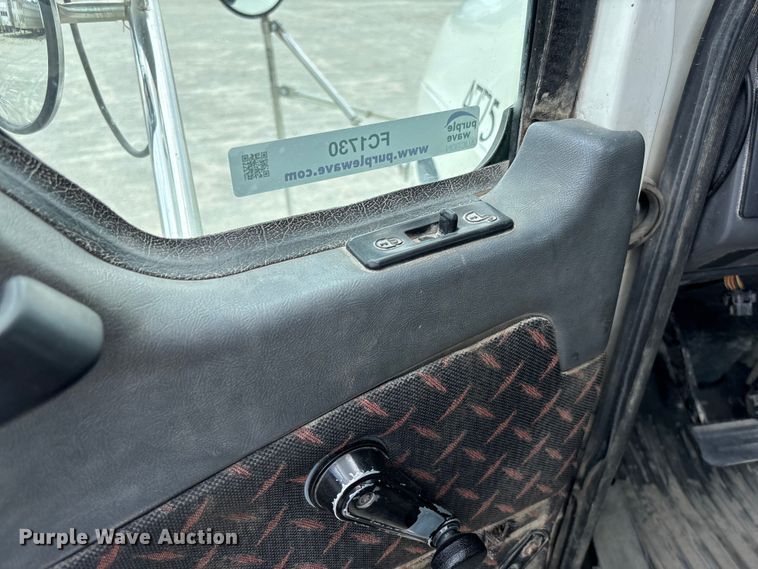 image for item FC1730 2016 Mack CXU613 semi truck