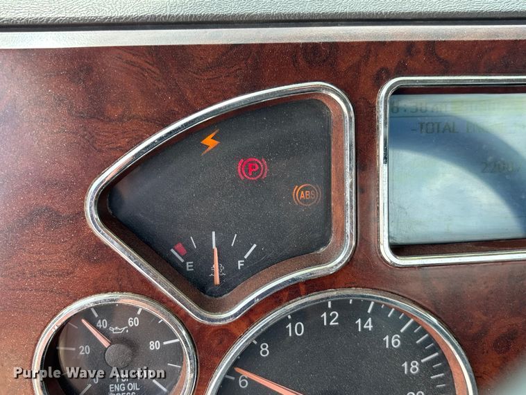 image for item FC1730 2016 Mack CXU613 semi truck