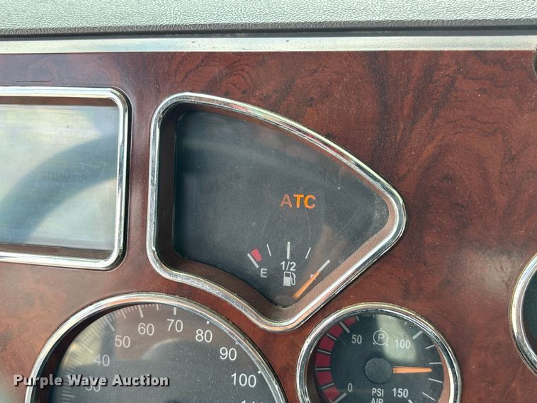 image for item FC1730 2016 Mack CXU613 semi truck