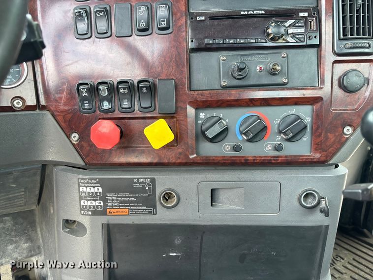 image for item FC1730 2016 Mack CXU613 semi truck
