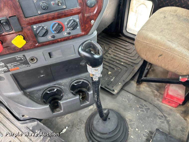 image for item FC1730 2016 Mack CXU613 semi truck