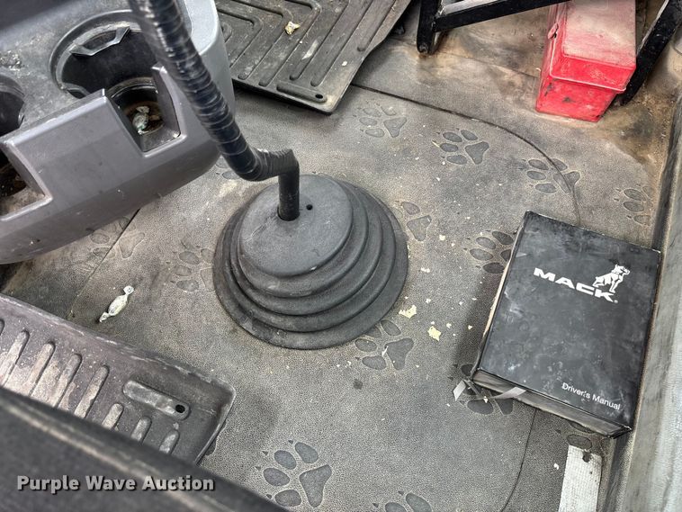 image for item FC1730 2016 Mack CXU613 semi truck