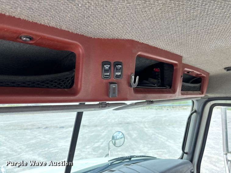 image for item FC1730 2016 Mack CXU613 semi truck