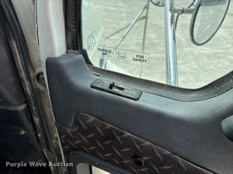 image for item FC1730 2016 Mack CXU613 semi truck