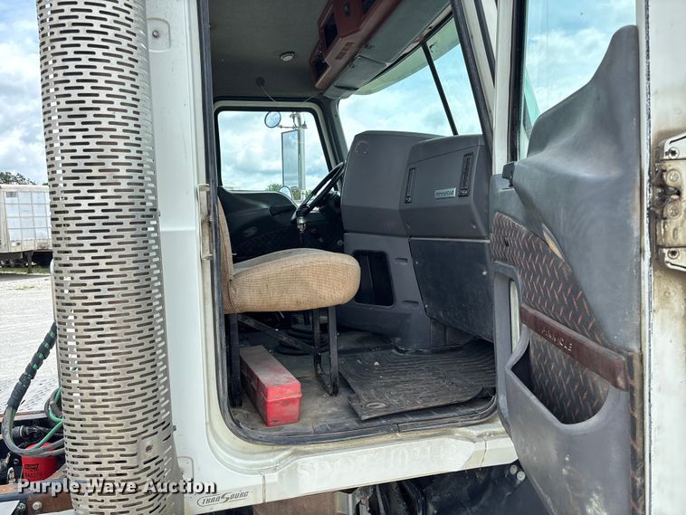 image for item FC1730 2016 Mack CXU613 semi truck