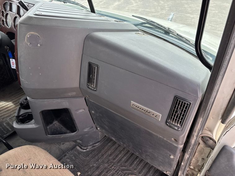 image for item FC1730 2016 Mack CXU613 semi truck