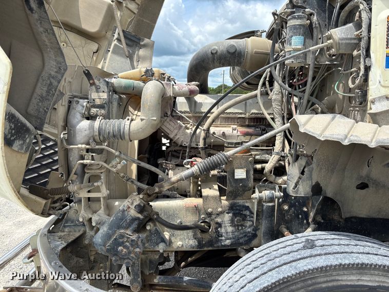 image for item FC1730 2016 Mack CXU613 semi truck