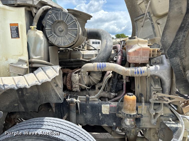 image for item FC1730 2016 Mack CXU613 semi truck