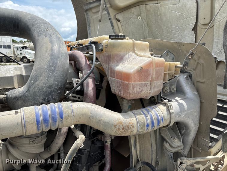 image for item FC1730 2016 Mack CXU613 semi truck