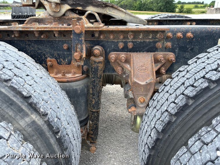 image for item FC1730 2016 Mack CXU613 semi truck
