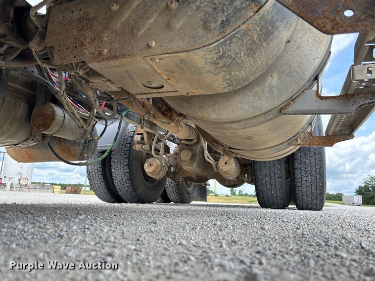 image for item FC1730 2016 Mack CXU613 semi truck