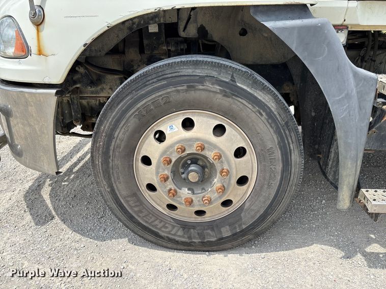 image for item FC1730 2016 Mack CXU613 semi truck